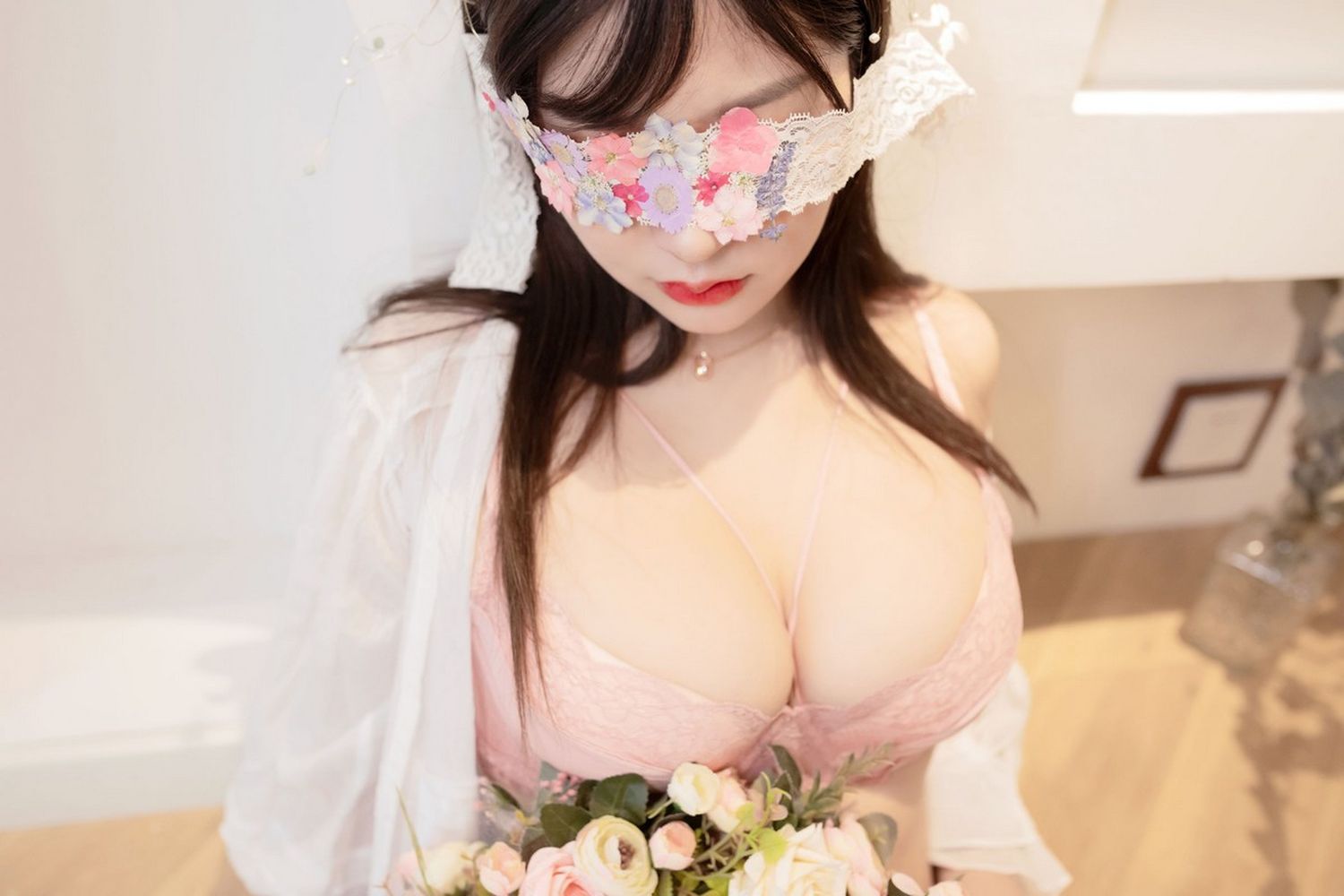网络美女猫九酱Sakura粉色内衣傲人豪乳花仙子主题性感写真
