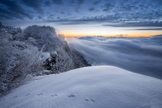 冬季高山雪景风光