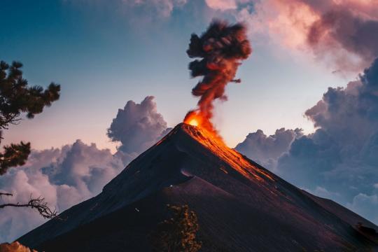 烈焰火山