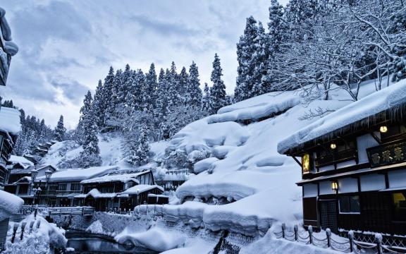 银山温泉冰封美景