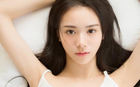 推女神美女程彤颜蕾丝性感迷人写真