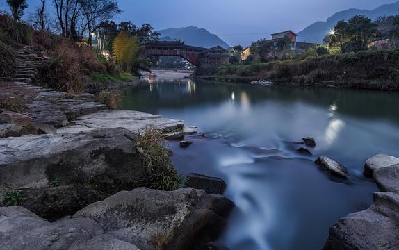 静夜山溪桥