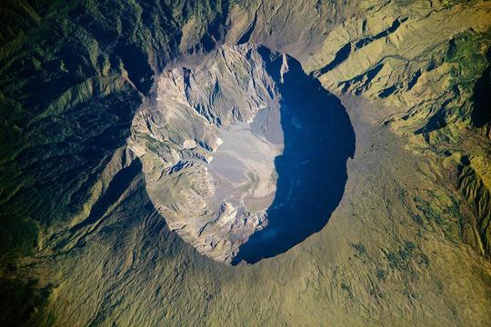 巨大火山口