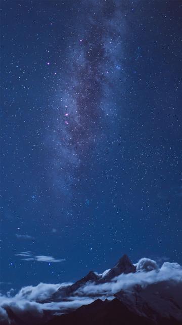 星空下的雪山优美迷人风