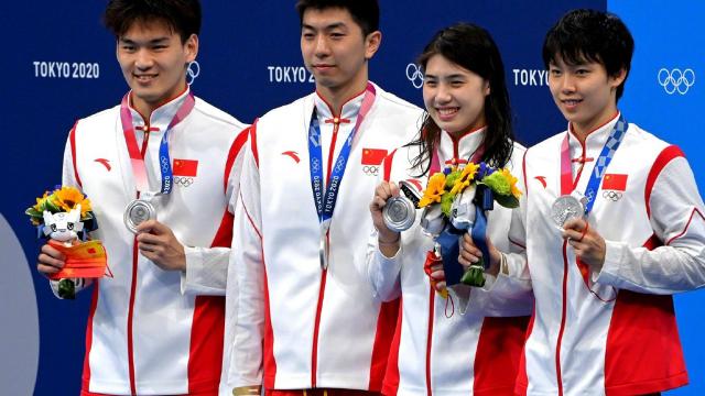 中国队获4X100米男女混合泳接力银牌