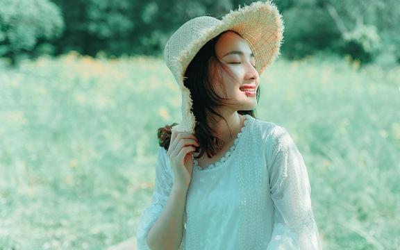 浪漫花世界唯美灵动少女天真可爱户外迷人写真