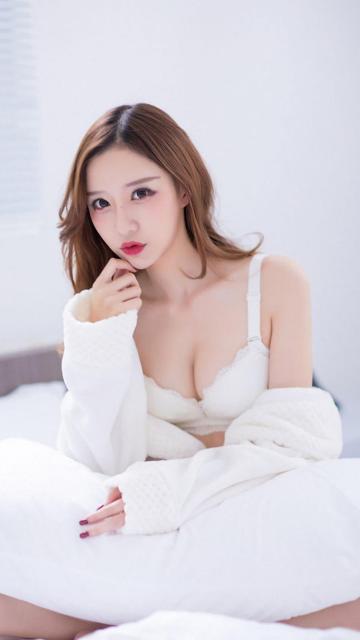 白嫩大胸美女性感蕾丝内衣私房妩媚诱人写真