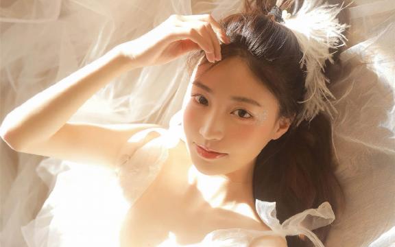 纯白仙气纱裙美女唯美性感私房写真