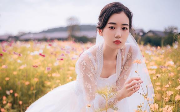 甜美气质少女唯美婚纱照户外迷人写真