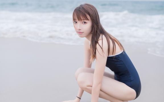 海滩连体泳衣美女性感人体写真