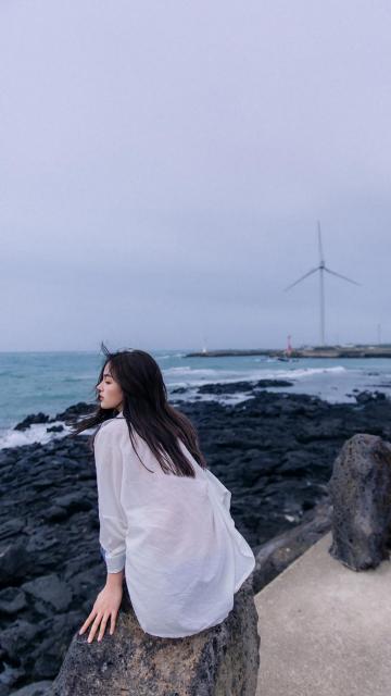 甜美少女海边迷人写真