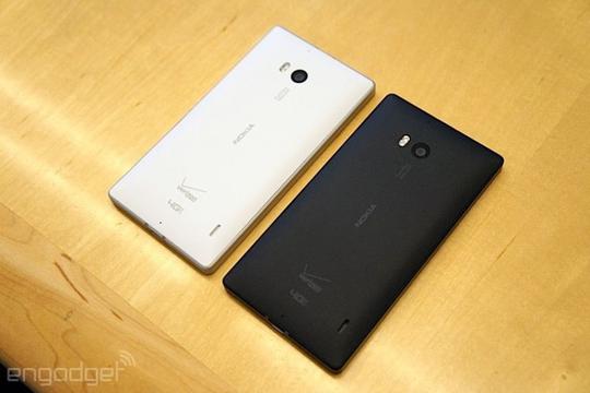 黑白诺基亚Lumia Icon
