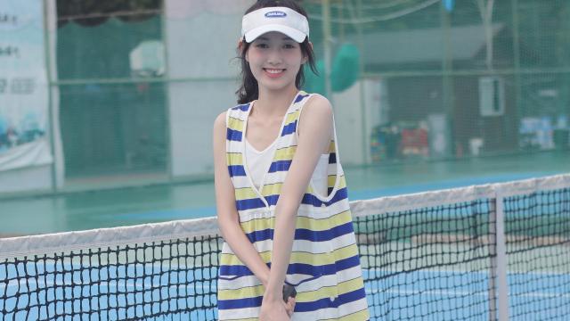 夏日网球少女漂亮写真